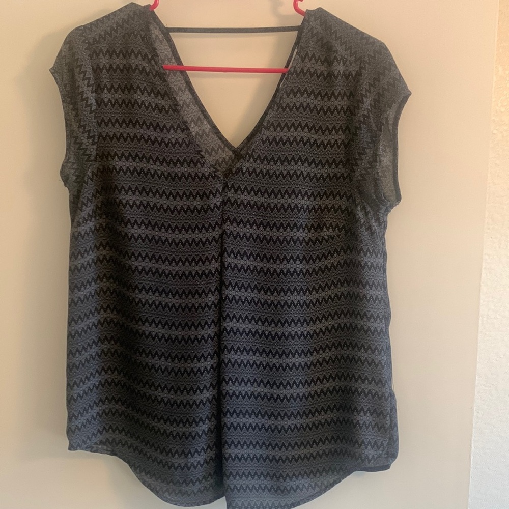 New women’s V neck top